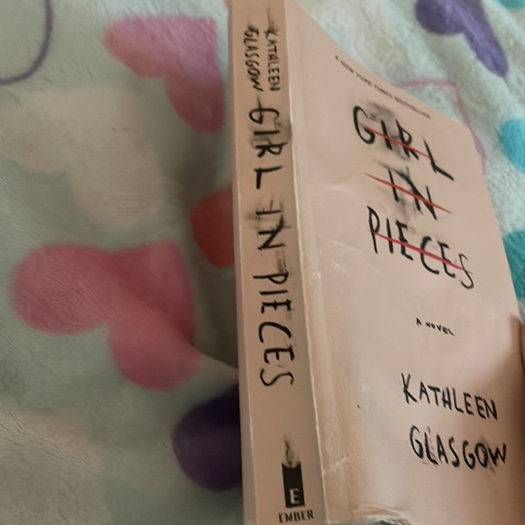 Girl In Pieces - Picture 3 of 3